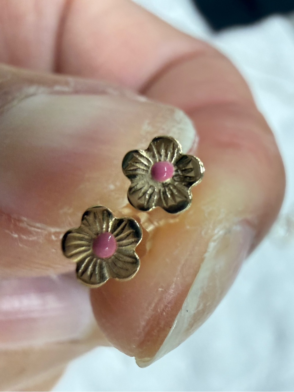 Dainty Floral Stud Earrings in Gold with Pink Center
10k 💯